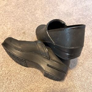 Black Dansko clogs size 39